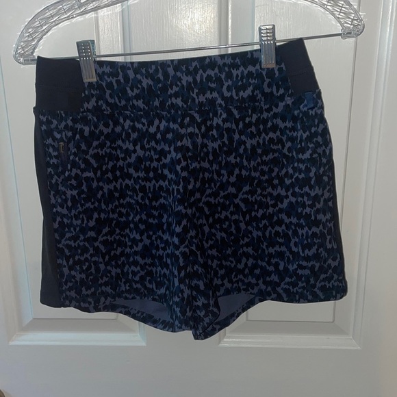 EUC Athleta Brooklyn Short - Picture 3 of 3